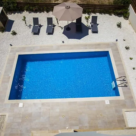 Villa Olivia 63 *